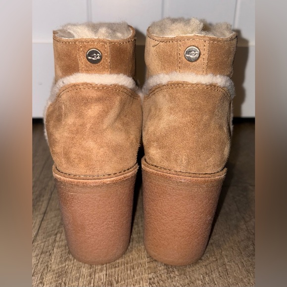 UGG Kasen Boots - Picture 3 of 7